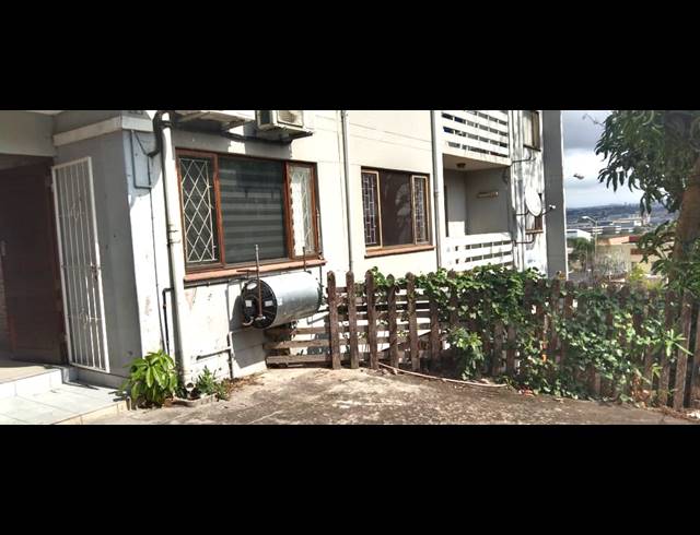 2 BEDROOM FLAT FOR SALE IN BLUFF
